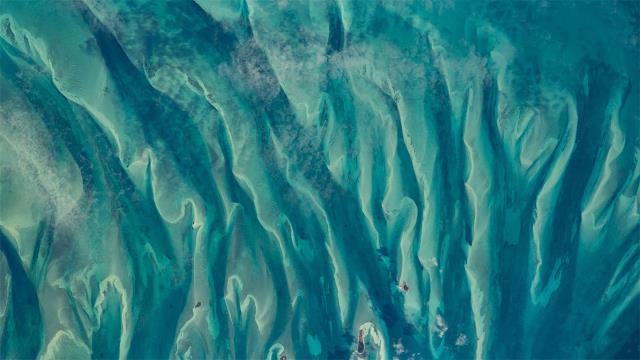 从国际空间站看到的巴哈马周围的蓝绿色水域