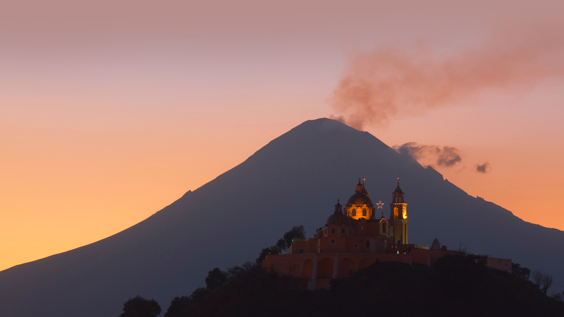 普埃布拉天主堂和波波卡特佩特火山