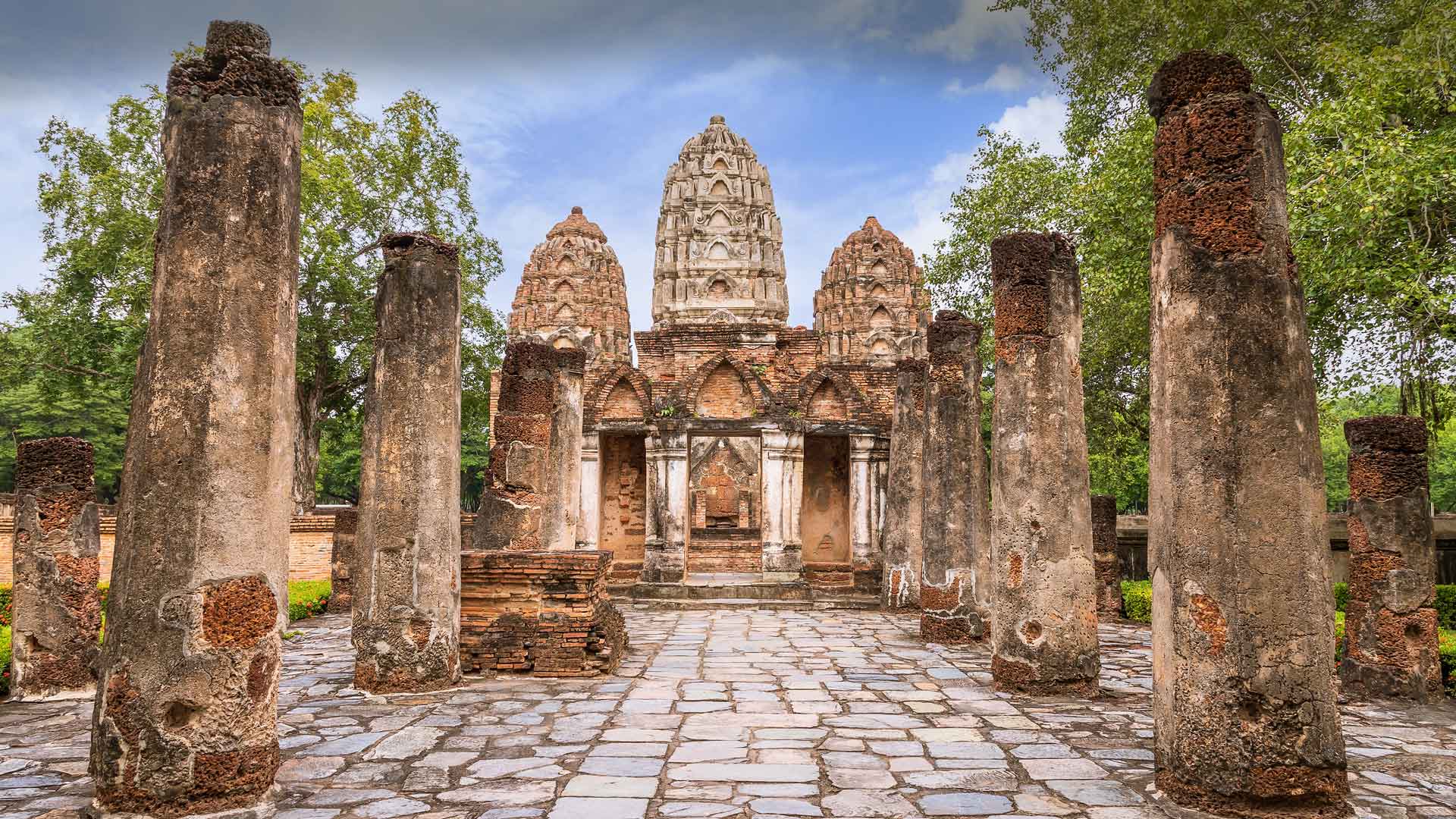 Wat Sri Sawai in Sukhothai Historical Park