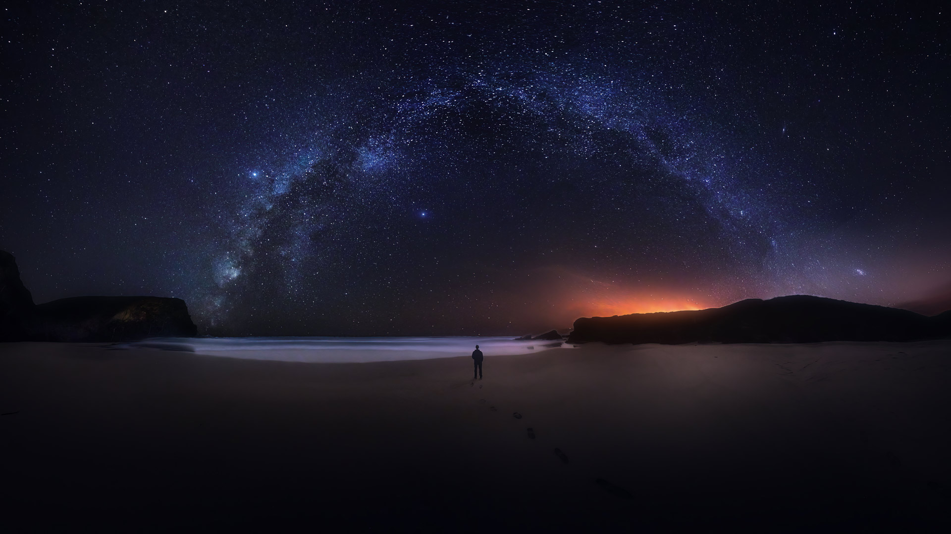西南阿连特茹和维森廷海岸自然公园上空的银河