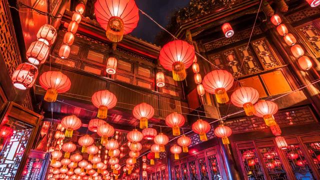 Red chinese lanterns hanging in Jinli street